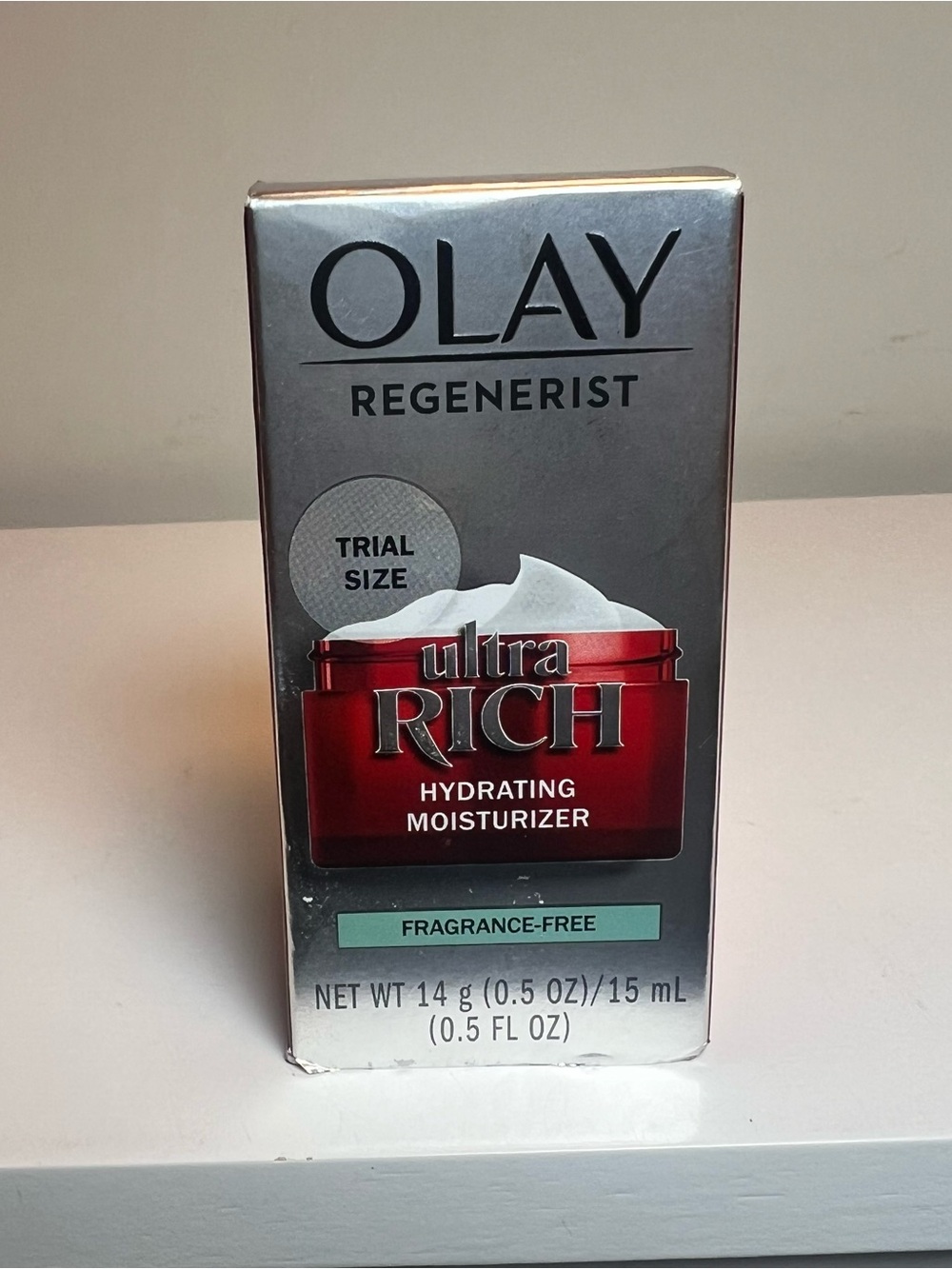 OLAY Regenerist Ultra Riche Moisturizer - Red and Silver Packaging -Trial Size